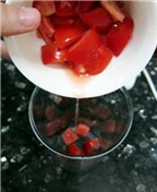 Bí quyết để môi mềm mọng từ cà chua