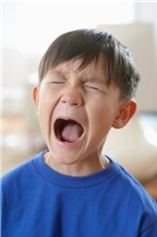 Cách ứng xử khi trẻ la hét không nghe lời