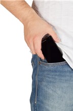 Để điện thoại trong túi quần có thể gây vô sinh