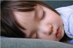 Giúp trẻ ngủ ngon như 'Cún con no sữa'