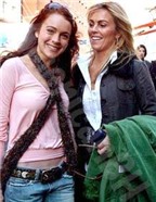 Mẹ Lindsay Lohan kêu khổ giúp con gái