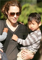 Tên Pax do mẹ của Angelina Jolie gợi ý