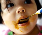 Mẹo vặt giúp trẻ bớt ngậm thức ăn