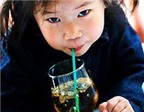 Không nên bù nước cho trẻ bằng soda