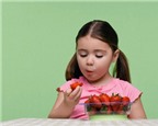Cách tập cho trẻ ăn trái cây