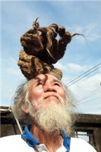 Lão nông nổi tiếng với “mái tóc rồng” kỳ lạ