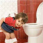 Trẻ khó đi vệ sinh, có nên dùng thuốc bơm hậu môn?