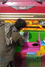 Nghệ thuật vẽ tranh xe độc đáo ở Pakistan