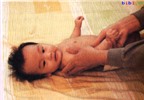 Mát xa chóng lớn dành cho bé từ 1.5 đến 3 tháng tuổi (Phần 1)