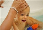 Trẻ sơ sinh: Không phải cứ tắm nhiều là tốt!