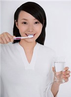 Đánh răng đúng cách khi niềng răng