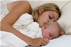 Ngủ với mẹ tốt cho tim trẻ