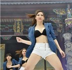 Phản cảm mặc bikini nhảy giữa đền Khổng Tử