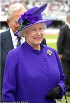 Phong cách thời trang tuyệt đỉnh của Nữ Hoàng Anh Elizabeth
