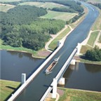 Độc đáo một dòng sông vắt ngang qua sông Rhine ở Đức