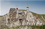 Độc đáo nhà thờ chạm khắc trên núi đá