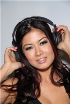 Bí quyết thành công của một DJ gốc Việt xinh đẹp