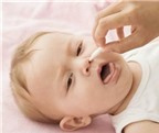 Dùng dụng cụ hút mũi cho bé có an toàn?