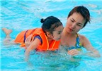Giúp trẻ an toàn khi học bơi