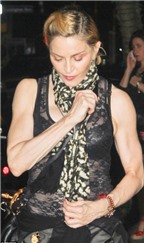 Madonna khoe cơ thể săn chắc ở tuổi 54