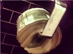 SỐC: Tiền 100 USD làm... giấy vệ sinh