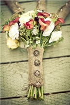 10 cách làm đẹp cho bó hoa cưới cô dâu