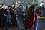 Putin quỳ gối tưởng nhớ liệt sĩ Thế chiến II