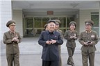 Kim Jong-un vui đùa với các bệnh nhi