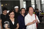 Quốc Trung an ủi Thanh Lam trong lễ tang NS Thuận Yến