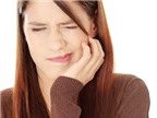 Răng đau nhức dữ dội về đêm, làm sao trị dứt điểm?