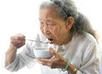Người già chán ăn, làm sao khắc phục?