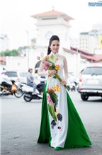 Người đẹp Du lịch Dương Kim Ánh diện áo dài sen mỏng manh