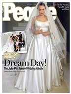 Váy cưới cực kỳ độc đáo của Angelina Jolie