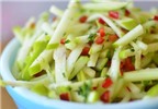 Cách làm món salad táo dưa chuột chua giòn giòn giảm cân