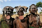 Kỳ quái tục lệ đeo đĩa môi ở bộ tộc châu Phi