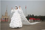 Váy cưới độc đáo làm bằng 999 chiếc khẩu trang
