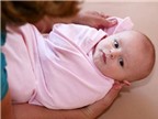 Trẻ sơ sinh bị sốt: Mẹo hạ sốt an toàn