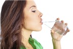 10 mẹo giúp bạn nạp đủ 2 lít nước mỗi ngày