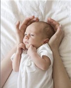 Mẹo hay cứu vãn tình trạng bẹp đầu cho bé