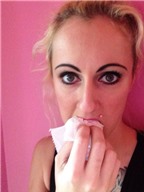 Kỳ lạ người phụ nữ nghiện ăn giấy vệ sinh