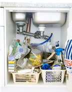 MẸO HAY: Sắp xếp ngăn tủ dưới bồn rửa bát