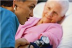 Người già tham gia công việc tình nguyện giảm rủi ro tăng huyết áp