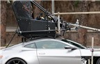 James Bond bị chấn thương khi lái siêu xe Aston Martin DB10