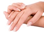 Móng tay có những đốm màu trắng có ảnh hưởng gì đến sức khỏe không?