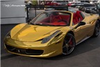 Kỳ lạ showroom Lamborghini bán cả siêu xe Ferrari mạ vàng