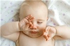 Chữa đau mắt đỏ cho trẻ  sơ sinh bằng sữa mẹ