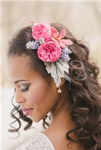12 kiểu tóc tuyệt đẹp với hoa cho cô dâu