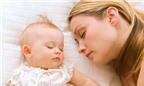 Cha mẹ không nên ngủ chung giường với trẻ sơ sinh