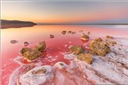 Tuyệt đẹp hồ muối hồng thơ mộng ở Ukraine