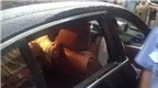 Sợ hỏng xe BMW, bà mẹ từ chối đập cửa kính để cứu con trai